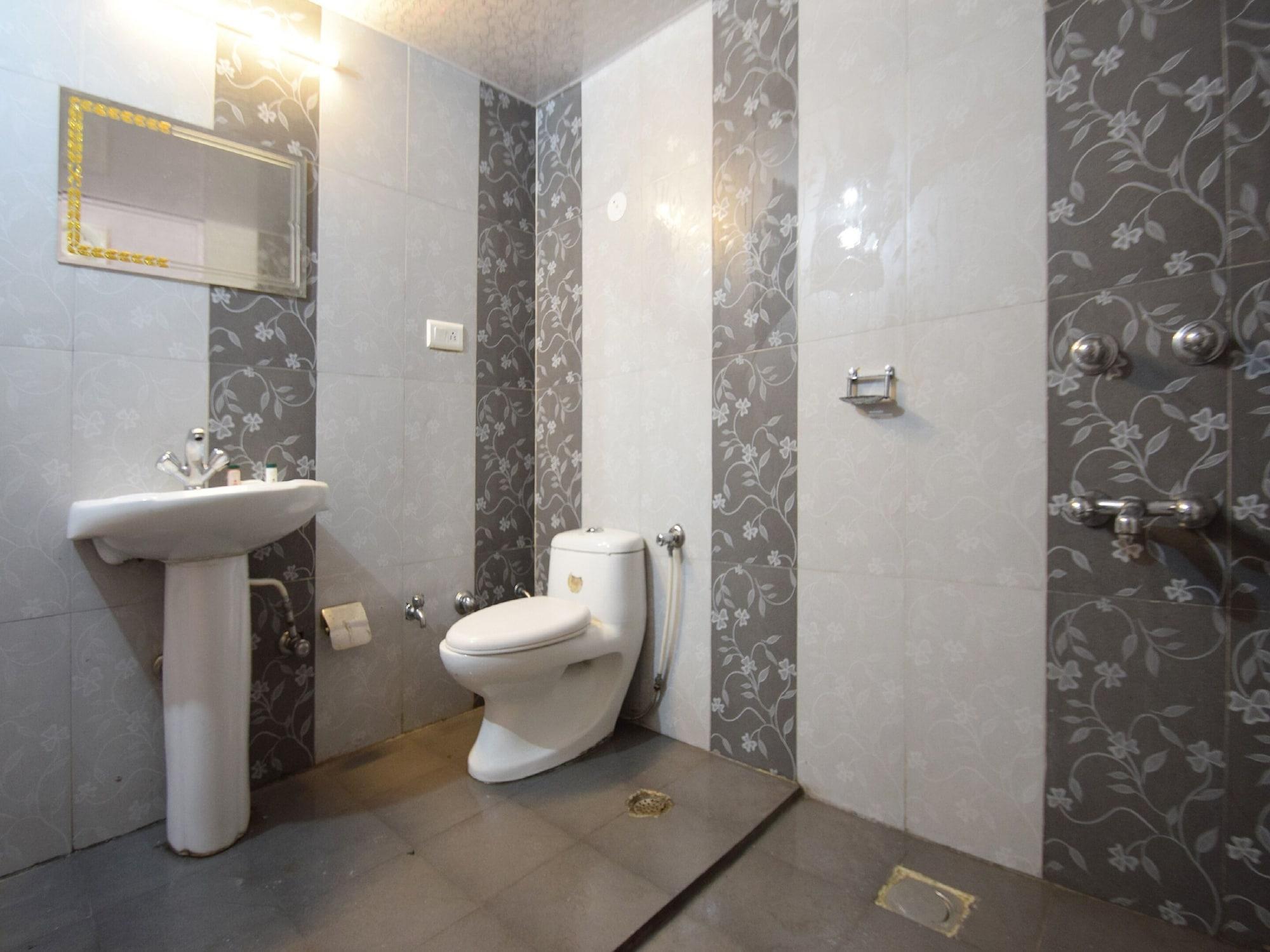 Oyo 29131 Hotel Mn Grand Shamshabad Eksteriør bilde