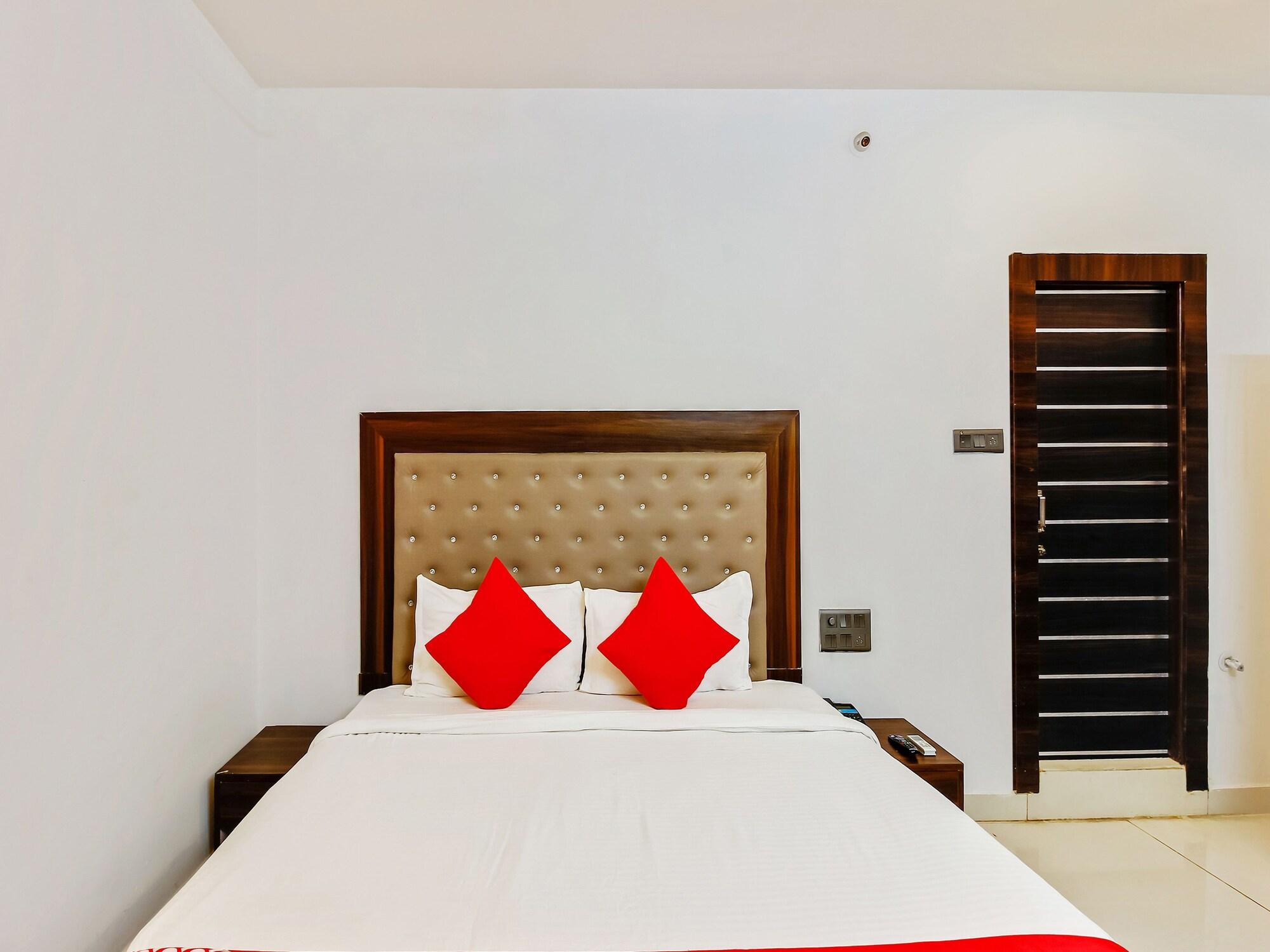Oyo 29131 Hotel Mn Grand Shamshabad Eksteriør bilde